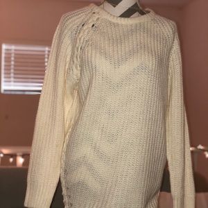 ❤️❤️NWOT Cream Sweater ❤️❤️